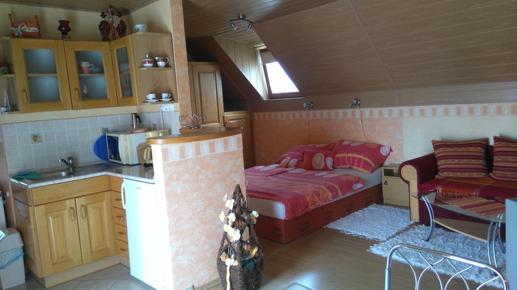 Bertalan Apartman 沃尼奥尔茨沃什海吉 外观 照片